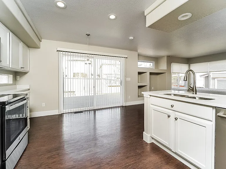 4483 Lyndenwood Point — Photo 8