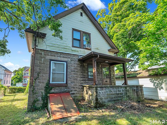 4th image of 42 Sherman Avenue