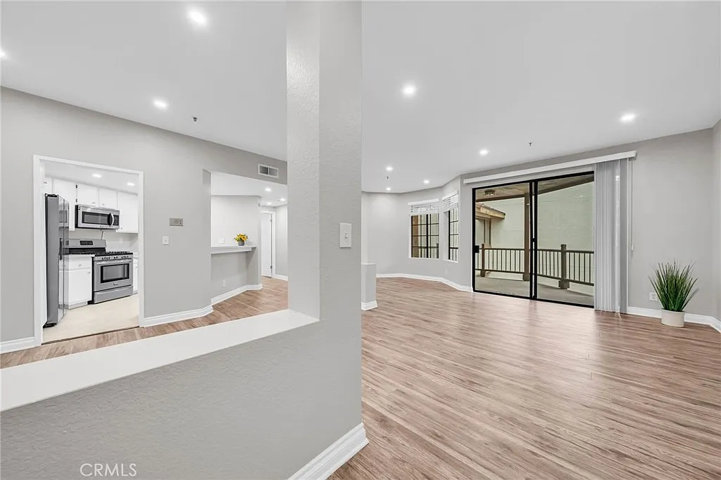 1 bed, 1052 sqft, $3,090 — Photo 1