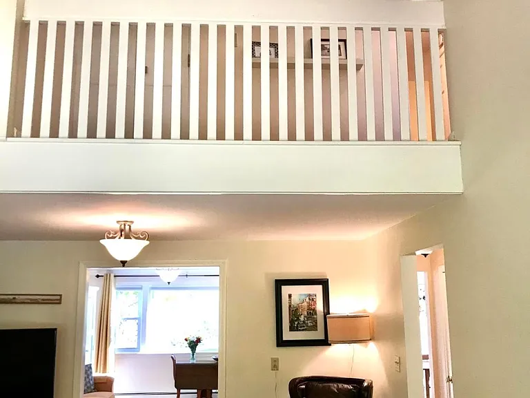 402 W Elm St — Photo 20