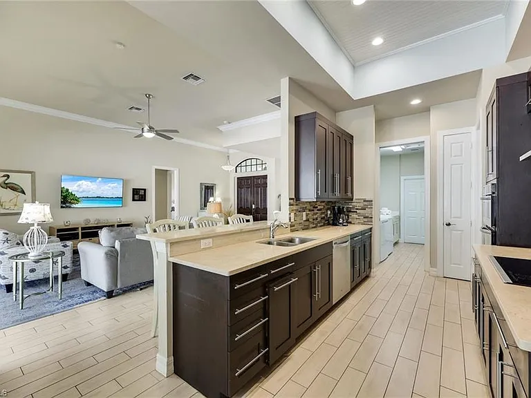 1243 Briarwood Ct — Photo 5