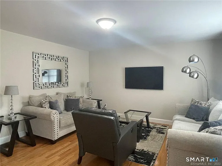 380 King St #5 — Photo 7