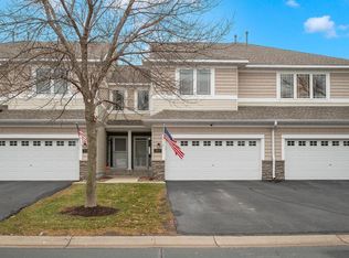 2803 Spy Glass Dr, Chaska, MN 55318