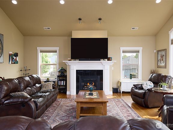 4th image of 404 Coyote Ridge Dr