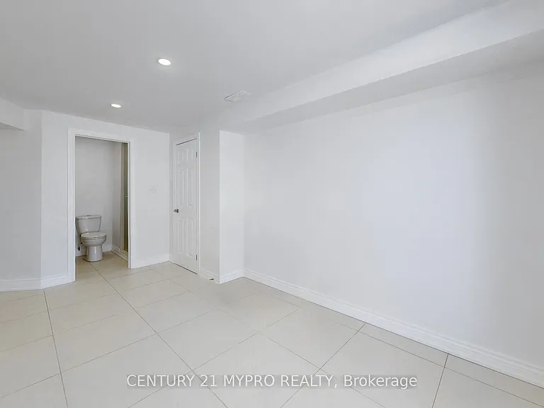13 Manor Glen Cres #BASEMENT — Photo 4