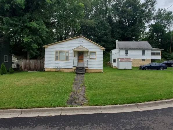 33 Oak St, Johnson City, NY 13790