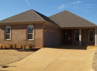 175 Village Lake Dr, Tupelo, MS 38801