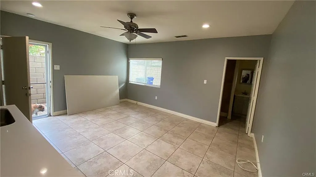 Studio, 300 sqft, $1,350 — Photo 4