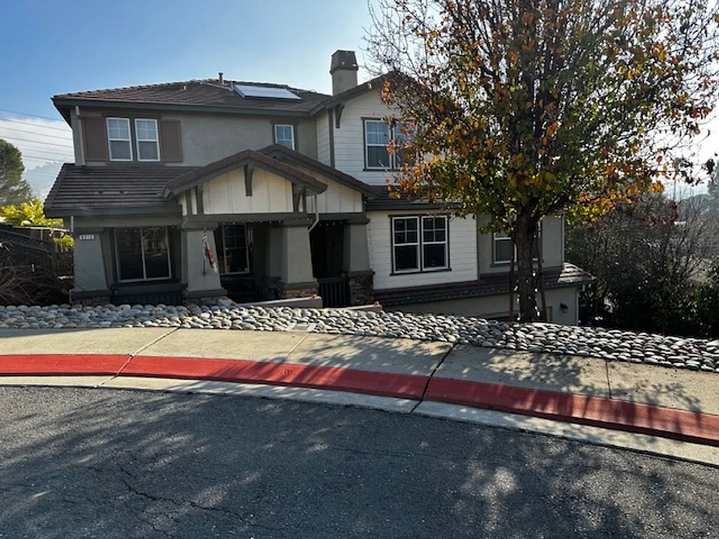 Beautiful 5 bed & 3 bath home in highly sought school district — Photo 3