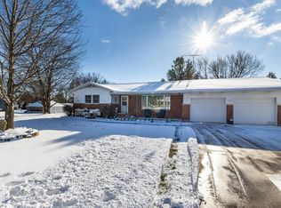 705 W Galena Ave, Warren, IL 61087