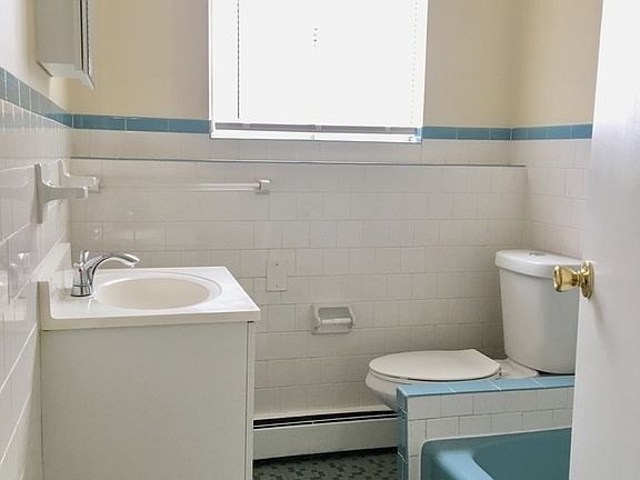 5th image of 54 Sutton Ave APT 4