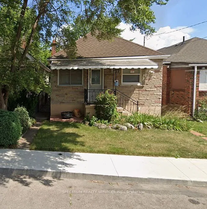 4 bed, $2,300 — Photo 1