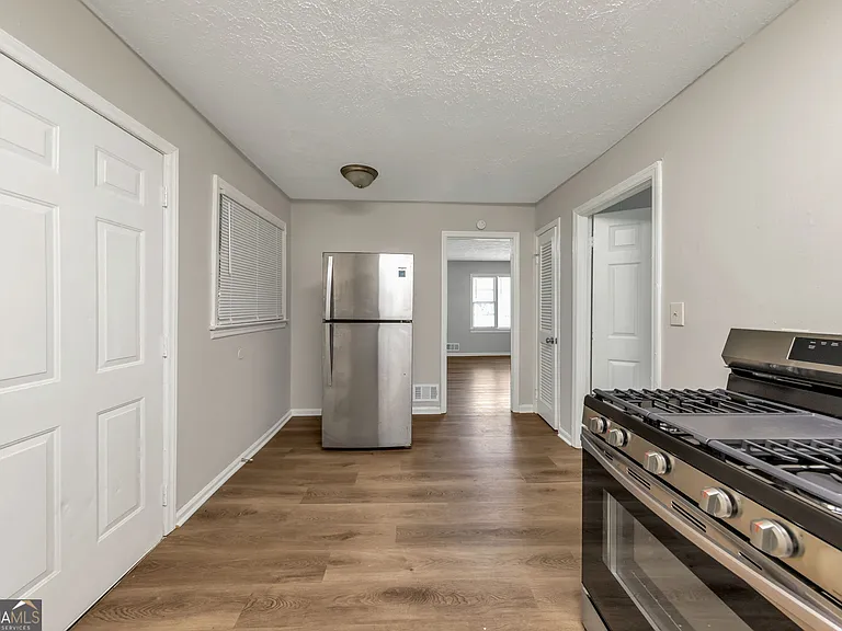 118 Victor Cir NW — Photo 5