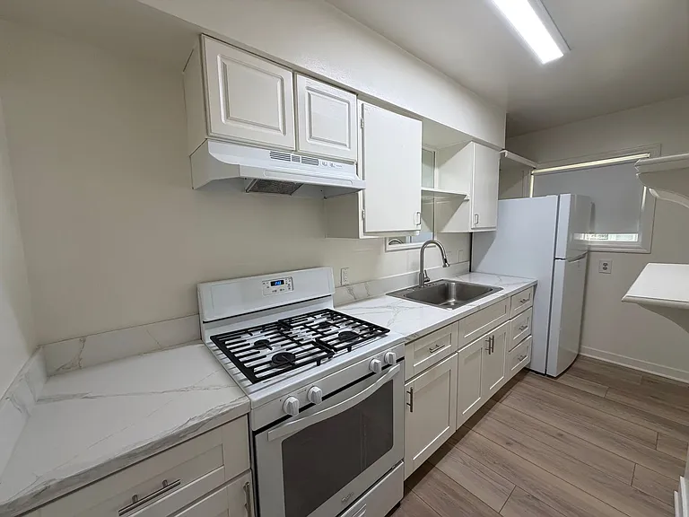 622 S Kalmia St #B — Photo 5