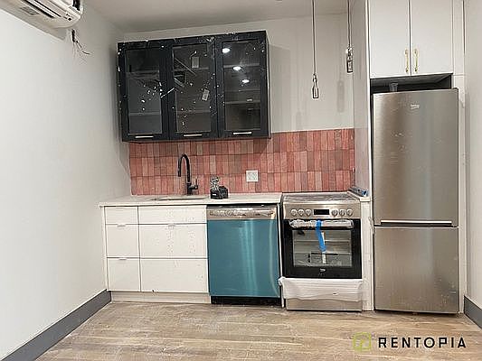 4th image of 209 Montrose Ave #5E