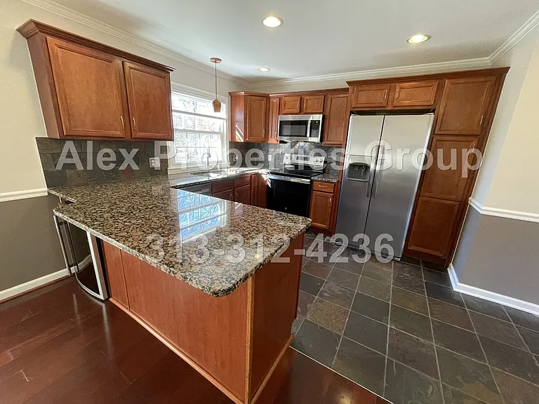 31045 Sheridan Dr — Photo 7