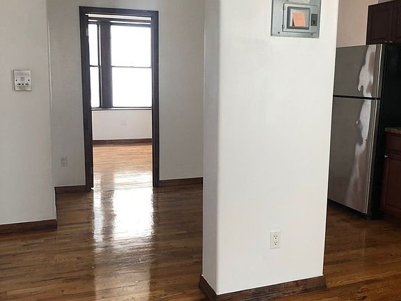 4th image of 445 E 22nd St #2C