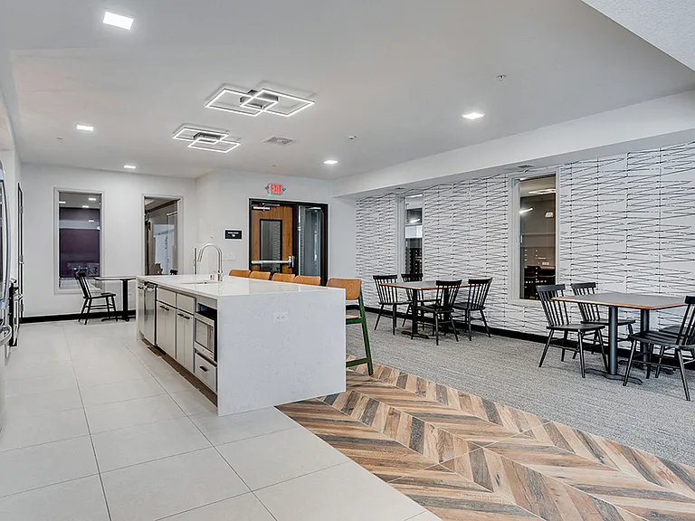 District Apartments — Photo 7