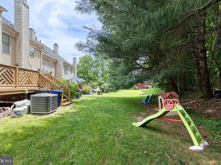 708 Leister Dr — Photo 30
