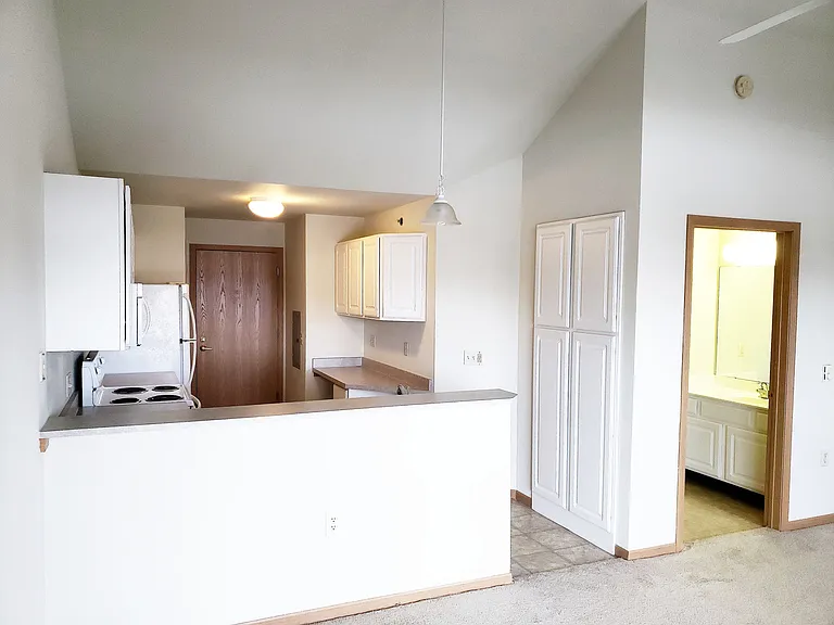 Prairie Crest Apartments — Photo 8