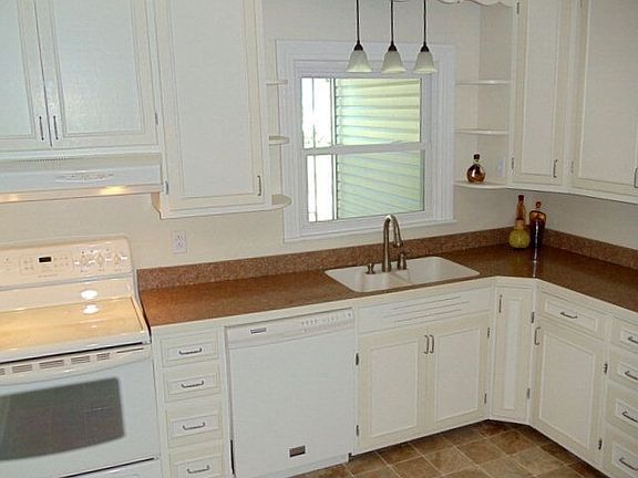 3rd image of 2226 Saint James Ct