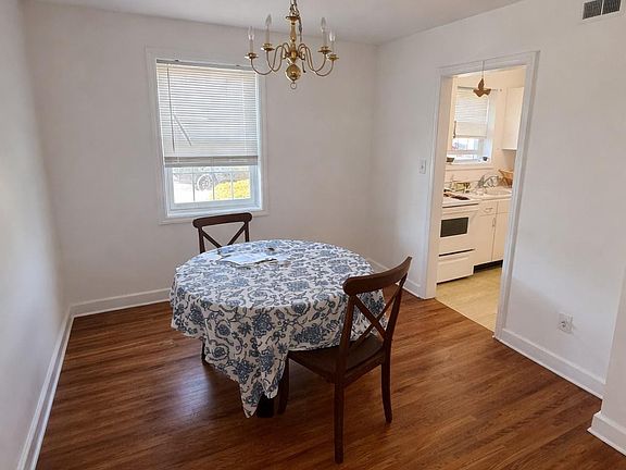 5th image of 502 Sharpley Ln