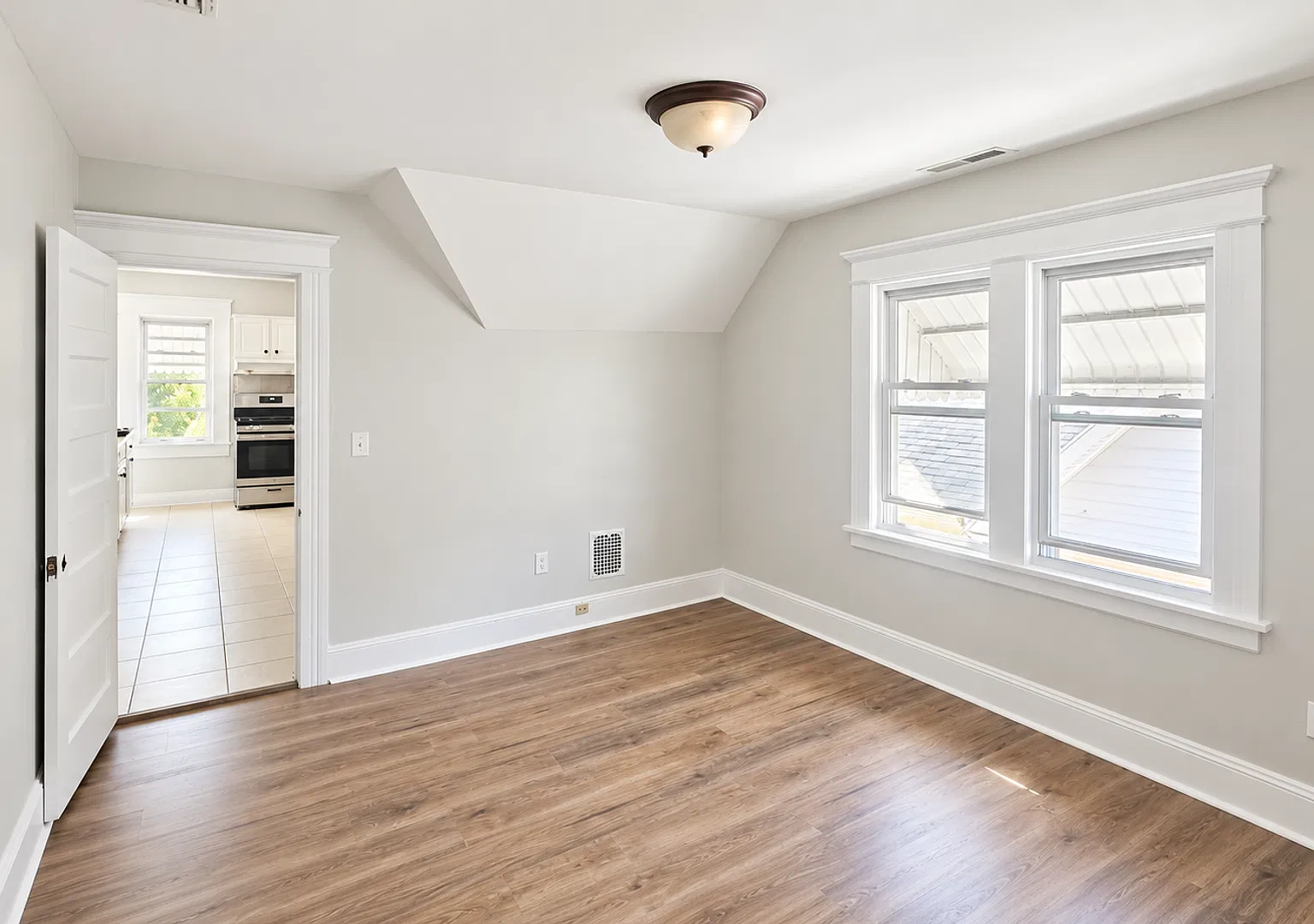 Renovated 2 Bedroom, 1 Bath Apt - Available Today! — Photo 4