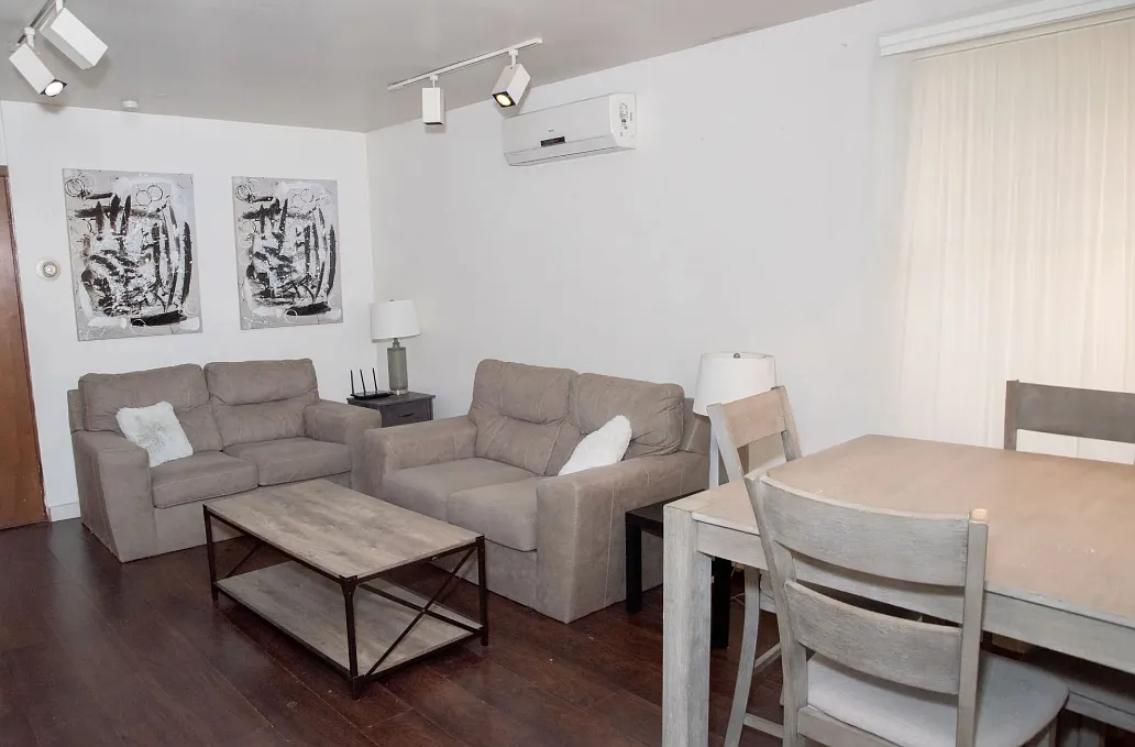 6 bed, 3000 sqft, $4,290 — Photo 4