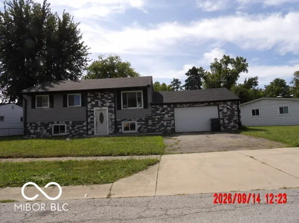 585 Northgate Dr, Greenwood, IN 46143