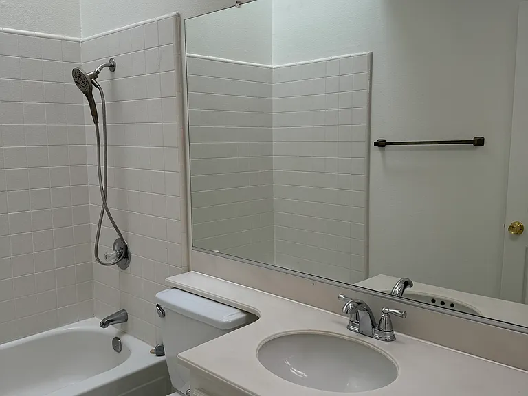 12 Georgetown — Photo 22