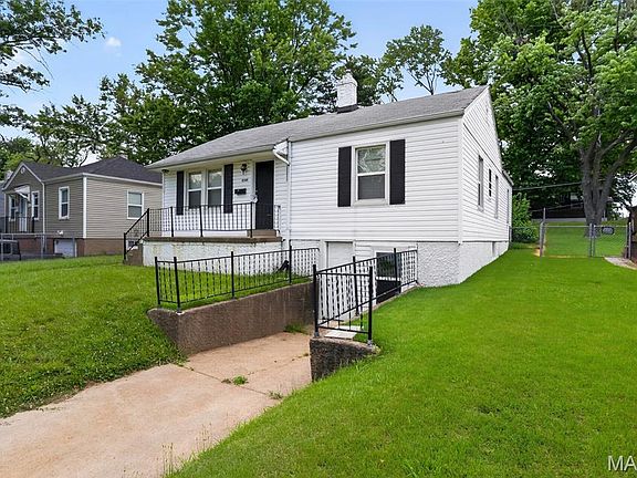 2nd image of 2049 Coleridge Dr