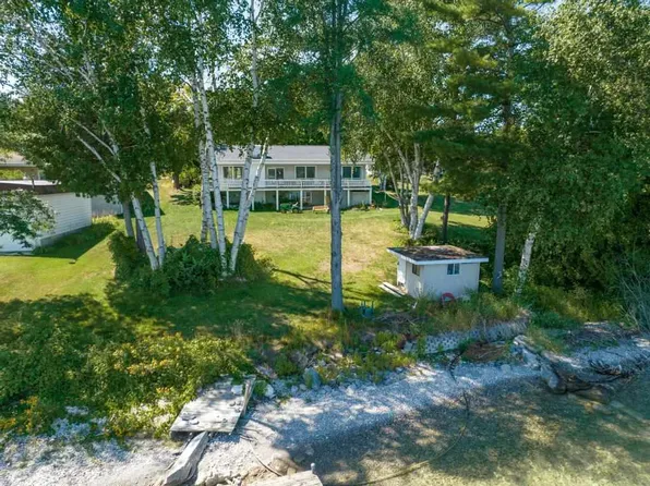 3754 Lake St, Charlevoix, MI 49720