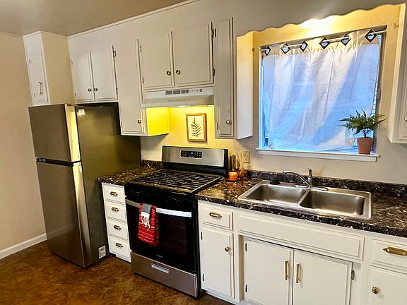 4th image of 808 Almond St APT 1