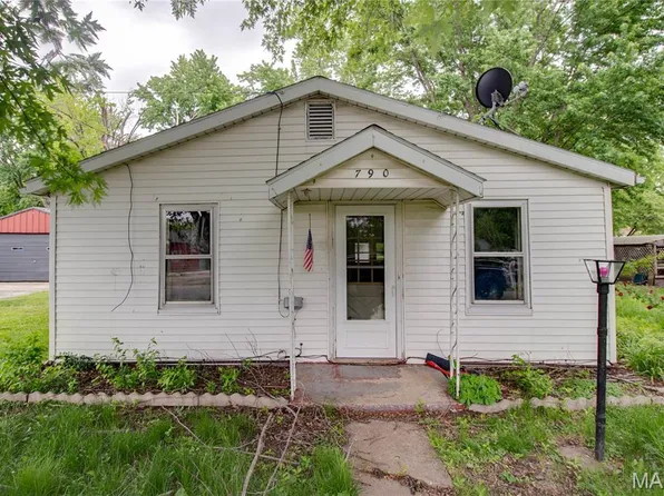 790 Olive St, White Hall, IL 62092