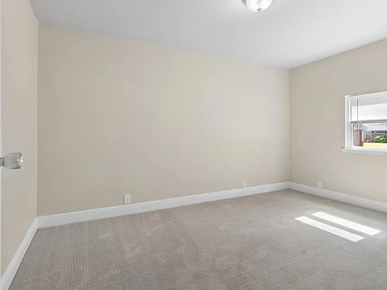 216 Bearle St — Photo 12