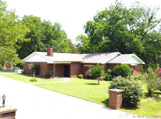 804 N 9th St, Quinton, OK 74561