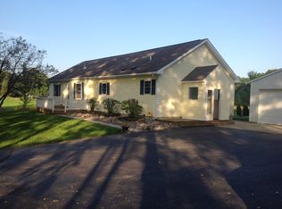 707 Brogan Rd, Stockbridge, MI 49285