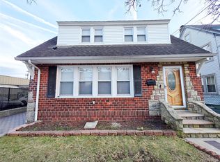 18 Prospect St, Williston Park, NY 11596