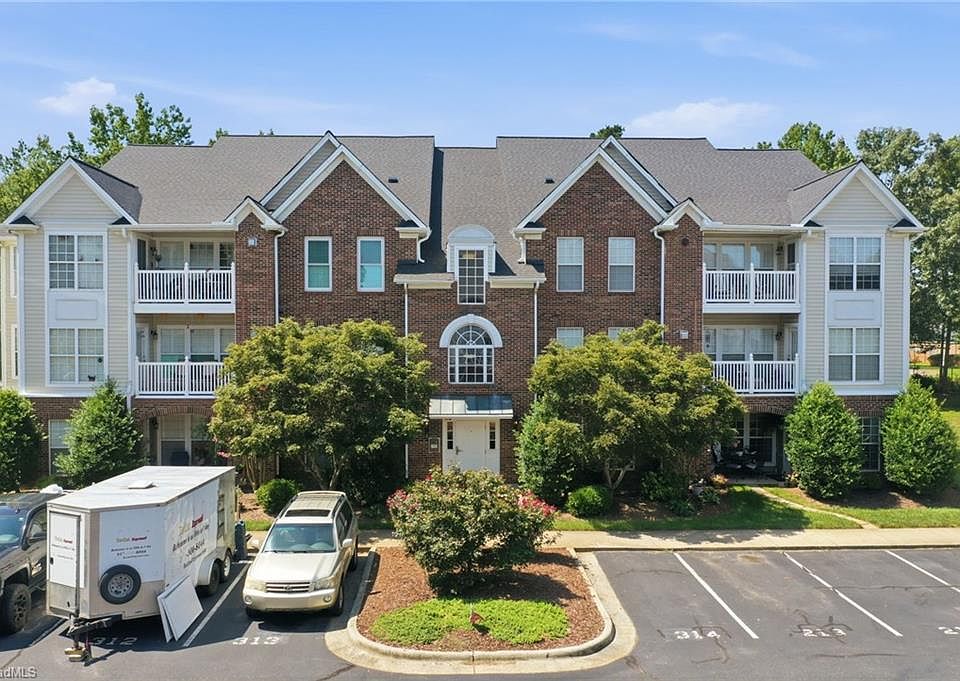 1st image of 2221 Delaney Dr #112
