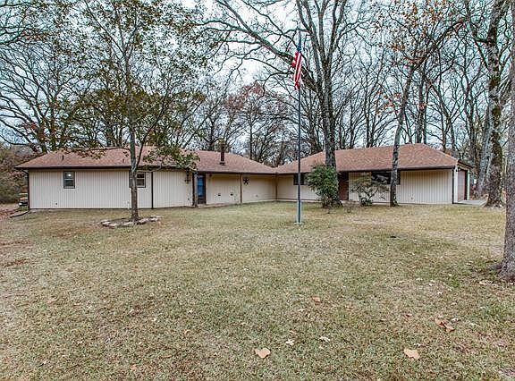 3rd image of 221 Lakeside Dr