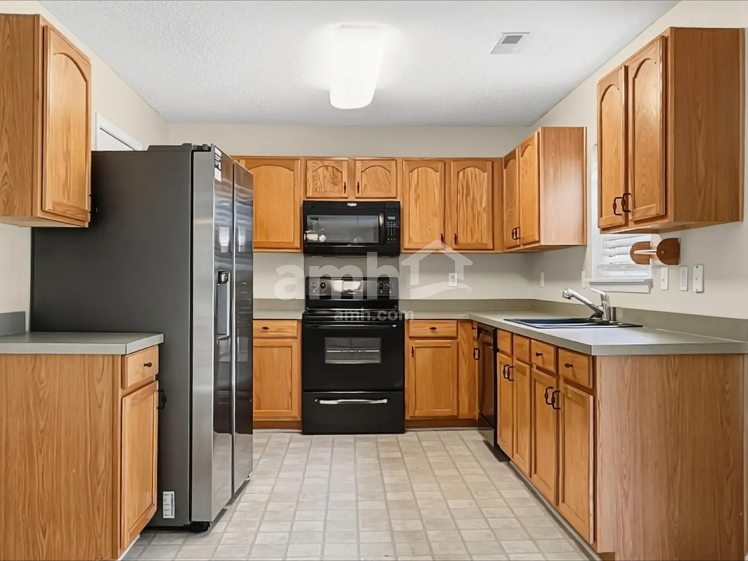 4 bed, 2.5 bath, 2305 sqft, $2,630 — Photo 4