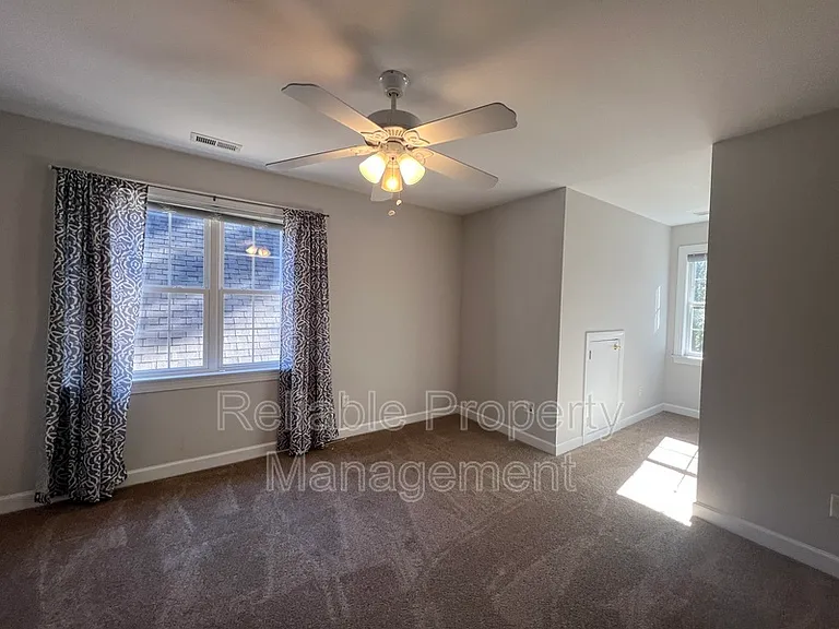 1004 Melville Ln — Photo 27