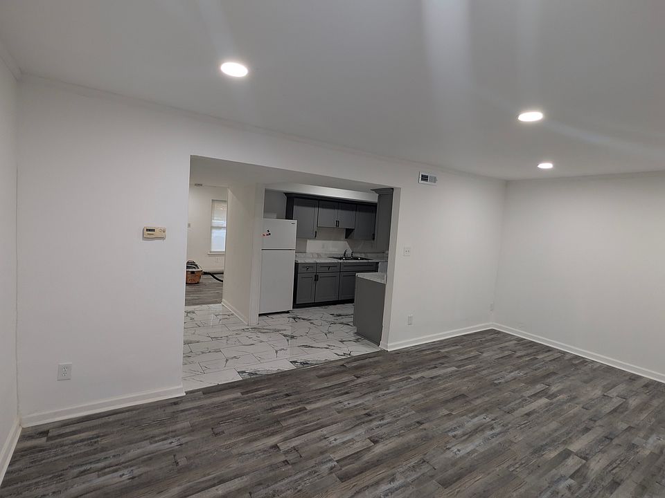 1st image of 5759 W Hastings Arch #5759