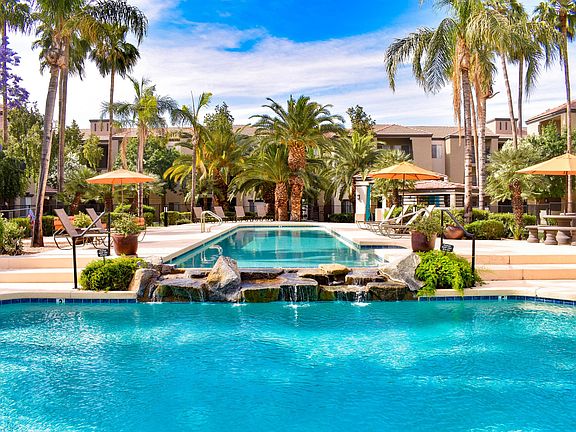 Luxurious Resort-inspired pool