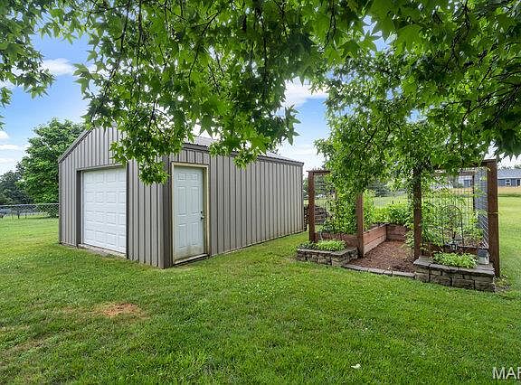 5th image of 507 Woolf Rd