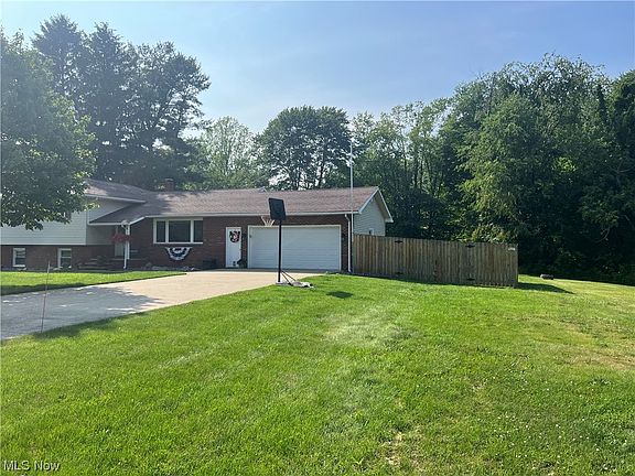 4th image of 2879 Linda Ln