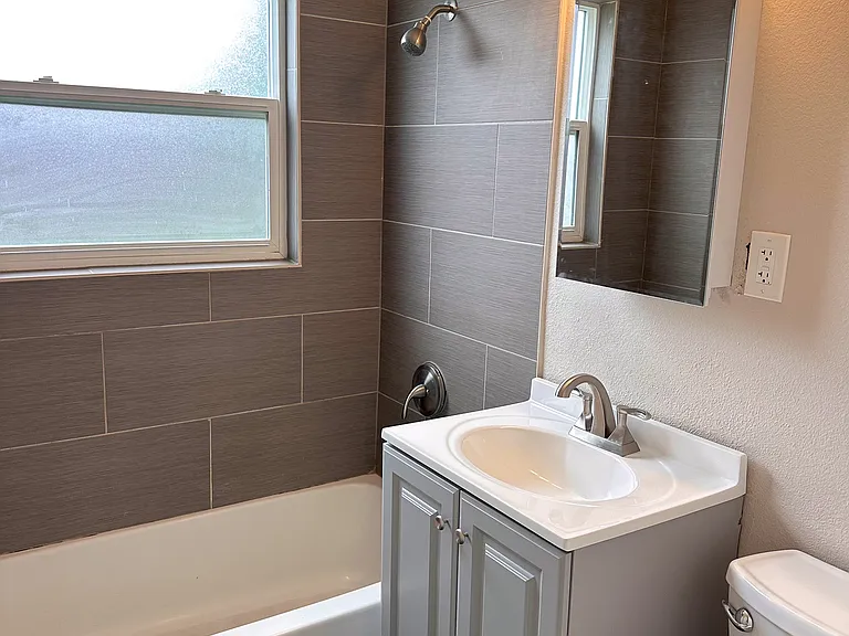 898 Oswego St — Photo 1