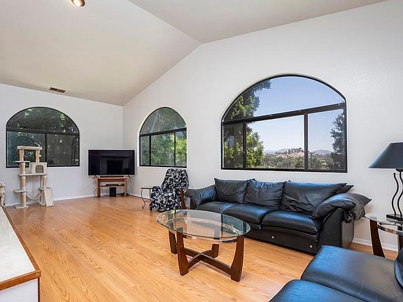 5th image of 1342 Bernita Rd