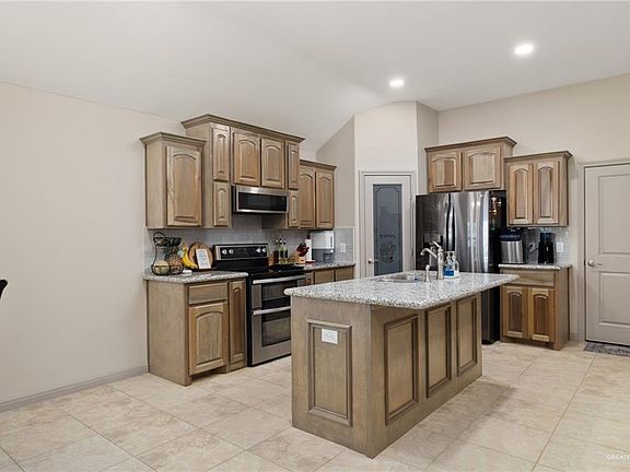 5th image of 318 Central Park St