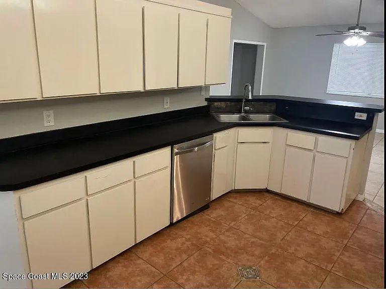 4030 Sheridan Ave — Photo 5
